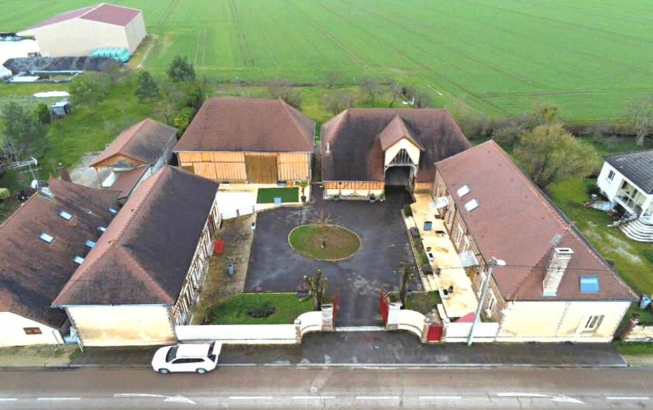 Maison Calme 14 Personnes, Piscine, Jardin Et Parking Buchères Kültér fotó